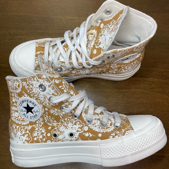 Converse Chuck Taylor All Star Platform Fall Florals 572541C - Picture 9 of 11